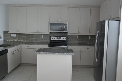 11643 13th Ct, Hollywood, FL 33025