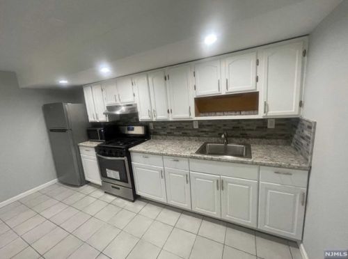 512 6th St, Union City NJ  07087-2806 exterior