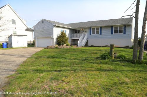 685 Carroll Fox Rd, Bricktown, NJ 08724-4642