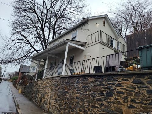 53 Fox Is Rd, Rye Brook NY  10573-5009 exterior