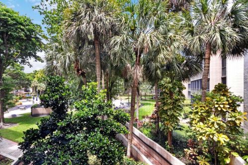 2802 46th Ave, Hollywood FL  33021-2927 exterior