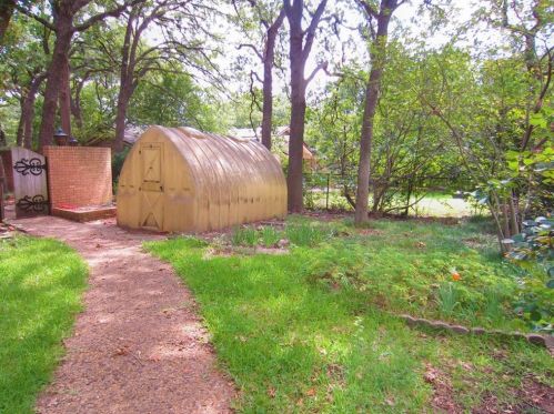 1815 Greenwood Dr, Denton TX  76209-2210 exterior