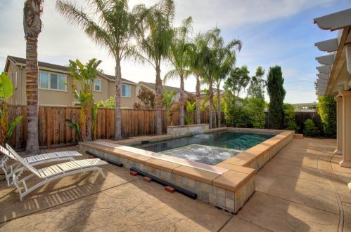 9872 Winkle Cir, Elk Grove CA  95757-6276 exterior