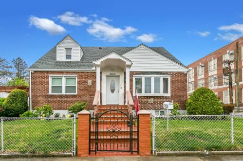 132-22 219th St, Jamaica, NY 11413-2017