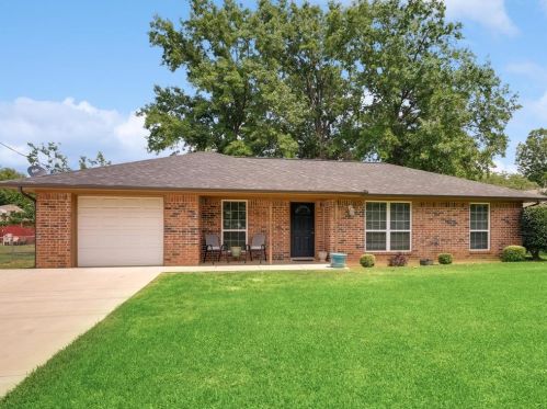 509 Mcfarland St, Pilot Point, TX 76258-4139