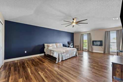 866 Abingdon Ave, Fort Pierce FL  34953-2861 exterior