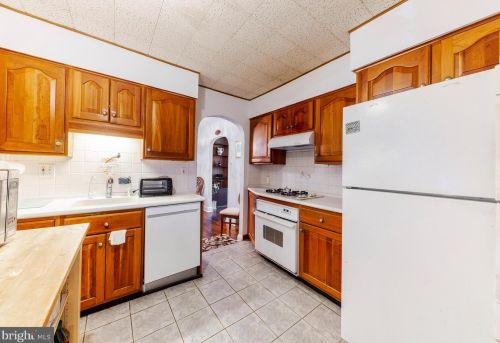 408 Hobart Dr, Tavistock NJ  08033-3623 exterior