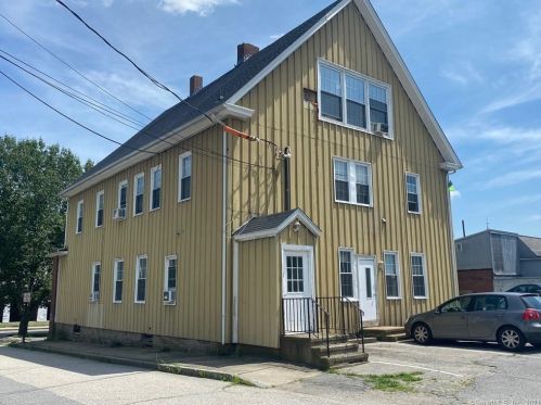 29 Main St, Moosup, CT 06354-2217