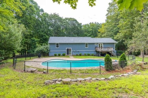 11 Oldham Rd, Raymond NH  03077-1609 exterior