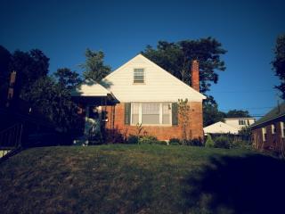 42 Pointview Dr, Troy, NY 12180-1926
