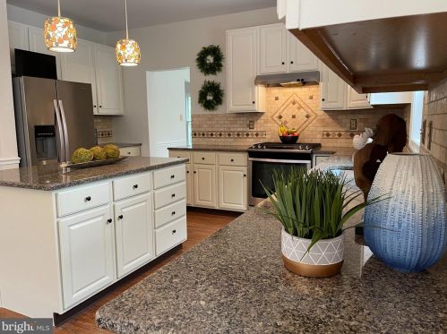 32 Windward Ct, Collegeville PA  19426-2869 exterior