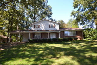 230 Robinhood Dr, Florence, AL 35633-1615