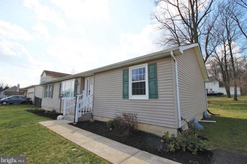 215 Ryans Run, Boothwyn PA  19060-2451 exterior