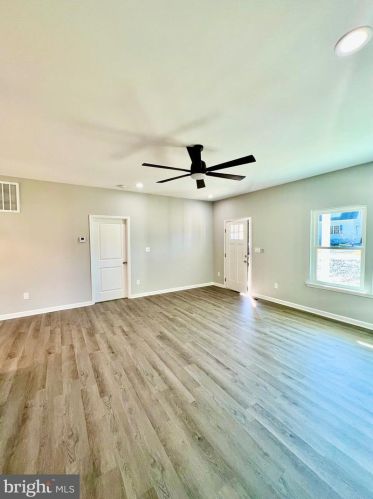 814 Glebe Rd, Montross, VA 22520-4003