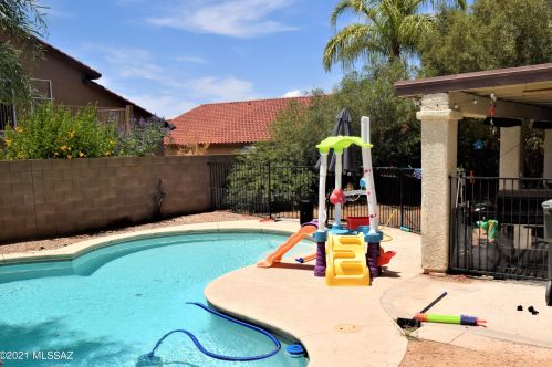 9074 Sugar Sumac St, Tucson, AZ 85747-5328