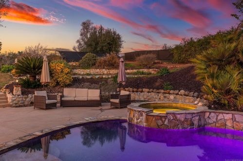 1322 Hamilton Ln, Escondido CA  92029-4316 exterior