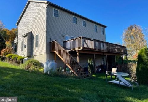 61 Grey Hawk Dr, Molino, PA 17961-9172