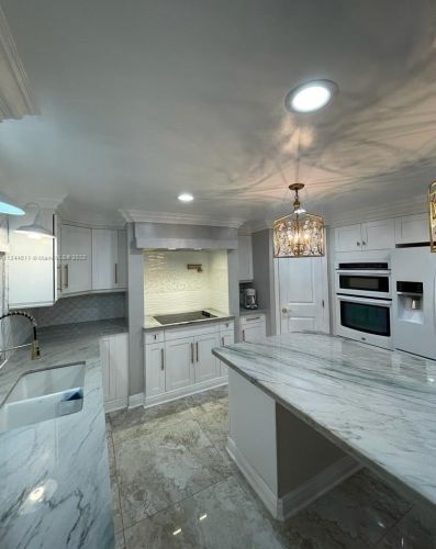 42 13th Ter, Dania Beach FL  33004-4331 exterior
