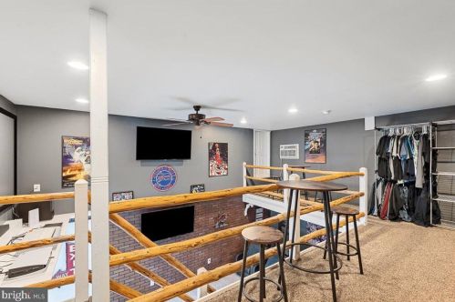 3098 Hamburg Rd, Edinburg VA  22824-3093 exterior