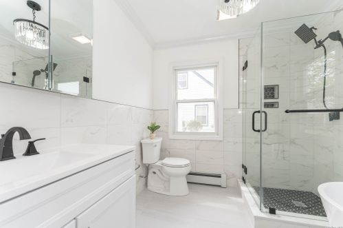 820 County Line Rd, Amityville NY  11701-1752 exterior