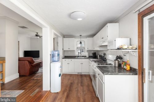 284 Massanutten St, Strasburg VA  22657-2301 exterior