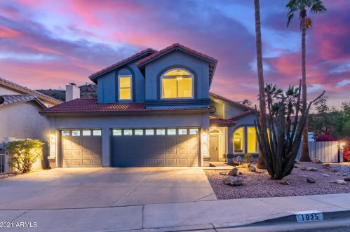 1925 Behrend Dr, Phoenix AZ  85024-1242 exterior