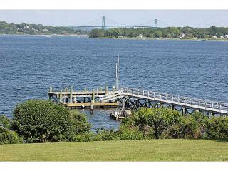 461 Poppasquash Rd, Bristol, RI 02809-1011