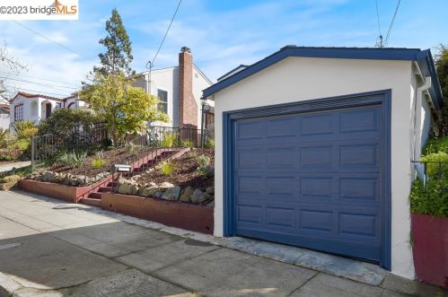 3914 Coolidge Ave, Oakland, CA 94602-3429