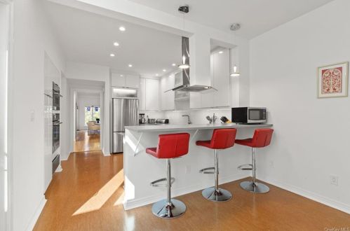 10 Beechwood Way, Briarcliff NY  10510-2405 exterior