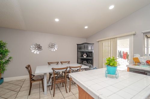 785 Award Dr, Colton CA 92324-2675 exterior