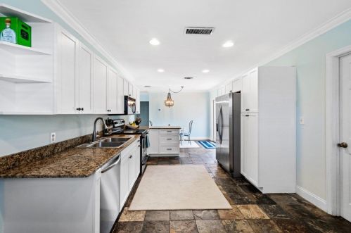 16 Swinton Cir, Delray Beach FL  33444-4256 exterior