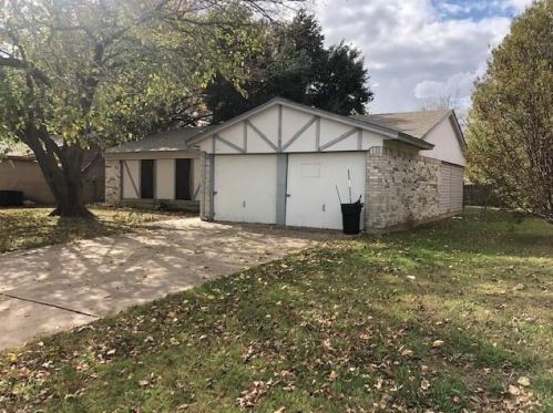 5701 Denise Dr, Fort Worth, TX 76148-3714