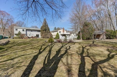 8 Glencross Rd, West Milford Lakes NJ  07480-2206 exterior