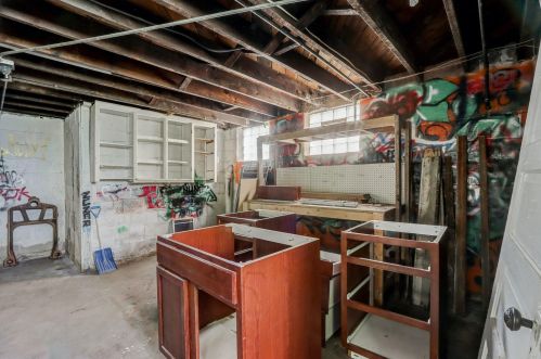 1641 32, Milwaukee WI 53215-2108 exterior