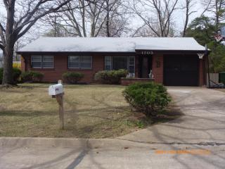1705 Kenmar Dr, Manhattan KS  66502-2607 exterior