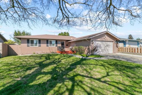 250 Tahoe Dr, Rio Vista, CA 94571-1525