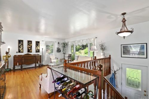 118 Oscawana Lake Rd, Tompkins Corners NY  10579-3014 exterior