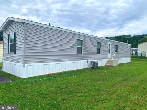 96 Paradise Ln, Paradise Park, PA 17068-8002