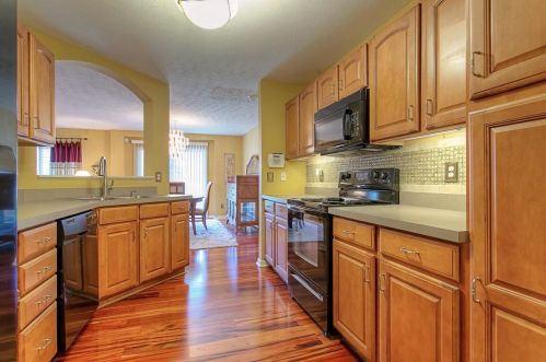 618 Heritage Sq, New Haven OH  45030-8207 exterior