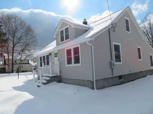16 Ferndale Blvd, Islip Manor, NY 11751-3004