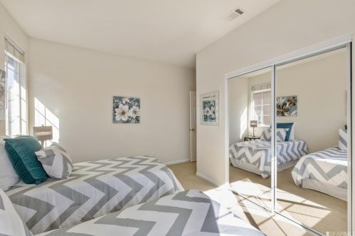 600 Landmark Ln, Redwood City CA  94065-2888 exterior