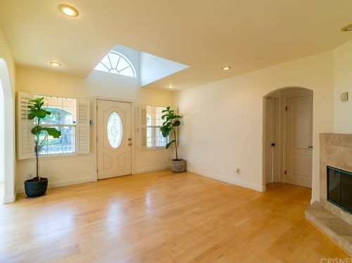 17935 Rosita St, Van Nuys CA 91316-4217 exterior