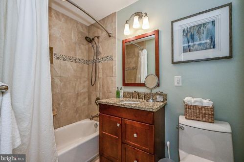 2414 Southgate Sq, Herndon VA  20191-1239 exterior