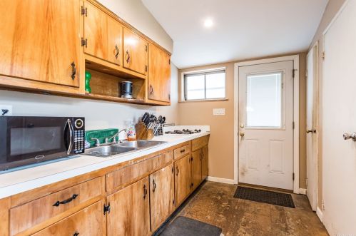 22 Strathmore Dr, Babylon, NY 11703-3713
