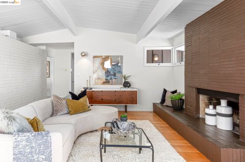 4985 Hedge Ln, Oakland CA  94602-2641 exterior