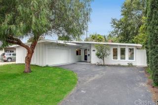 7723 Zelzah Ave, Los Angeles, CA 91335-2245