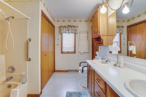 3465 Woodbridge Ct, La Crosse WI  54601-7285 exterior