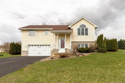1581 Amsterdam St, Hammond, WI 54002-5172