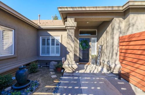 1955 Tuolumne Rd, Turlock CA  95382-8912 exterior