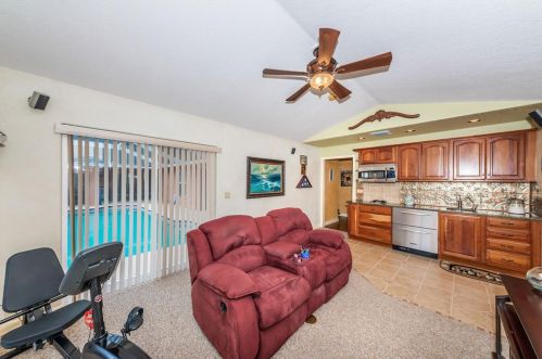 1083 Northridge Dr, Palm Harbor FL  34683-2720 exterior